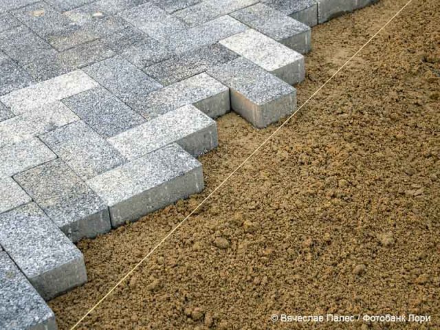 ukladka trotuarnoy plitki